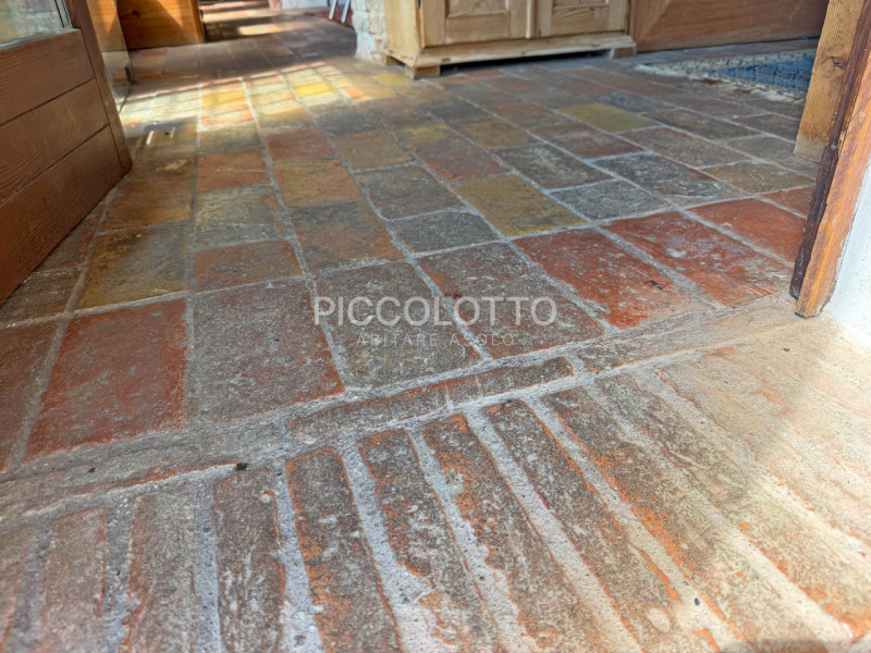 Rif. V5119 - Asolo, località Pagnano, affascinante rustico dei primi del ‘900 in vendita, immerso...