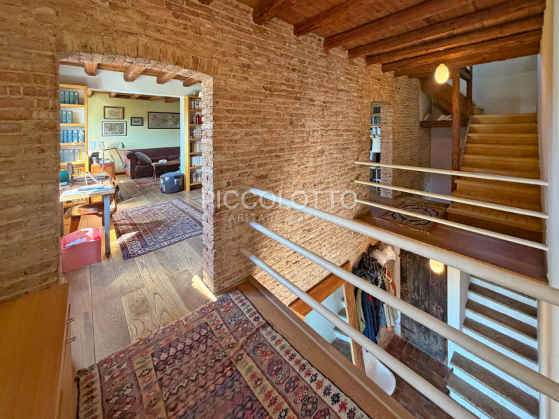 Rif. V5119 - Asolo, località Pagnano, affascinante rustico dei primi del ‘900 in vendita, immerso...