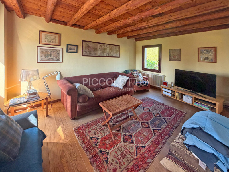 Rif. V5119 - Asolo, località Pagnano, affascinante rustico dei primi del ‘900 in vendita, immerso...