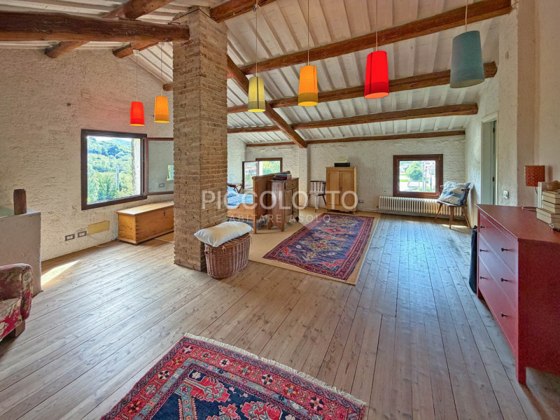 Rif. V5119 - Asolo, località Pagnano, affascinante rustico dei primi del ‘900 in vendita, immerso...