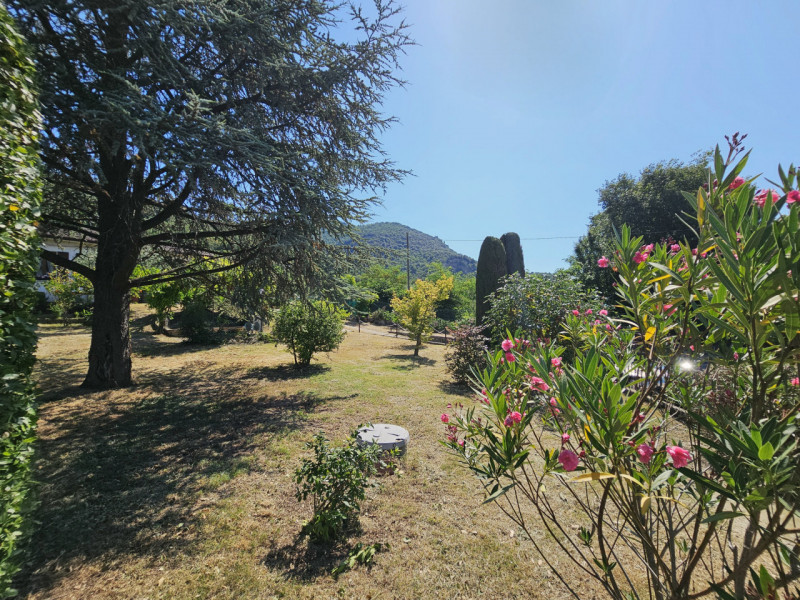 In una posizione privilegiata e tranquilla ai piedi dei suggestivi Colli Euganei, proponiamo in v...