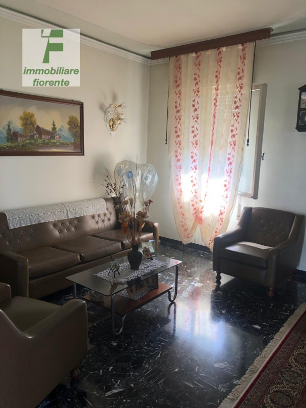 Scopri questa casa singola su 2 livelli di mq 220 totali offrendo ampi spazi interni ideali per f...