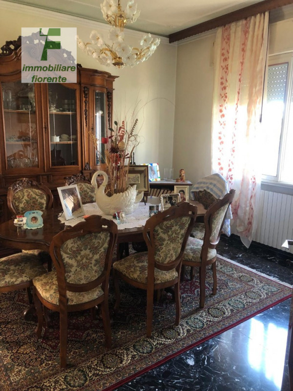 Scopri questa casa singola su 2 livelli di mq 220 totali offrendo ampi spazi interni ideali per f...