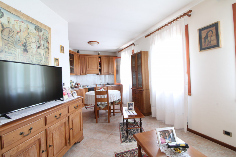 In vendita nella splendida cornice dei Colli Euganei, nel comune di Baone e più precisamente nell...