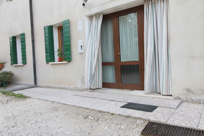 In vendita nella splendida cornice dei Colli Euganei, nel comune di Baone e più precisamente nell...