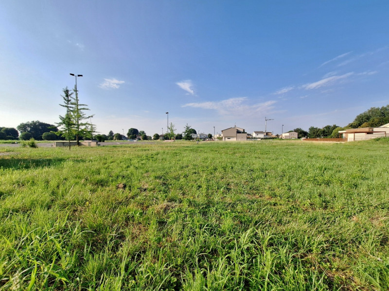 LOTTO EDIFICABILE CON POSSIBILITA' DI REALIZZARE PICCOLO CONDOMINIO O VILLINE A GRUMOLO DELLE ABB...