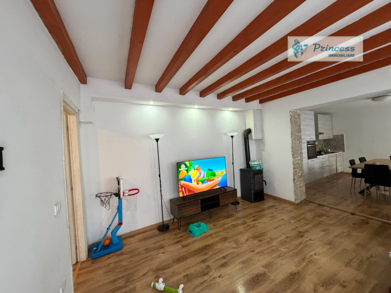 In vendita a Torrebelvicino, vi presentiamo una splendida casa a schiera, completamente ristruttu...