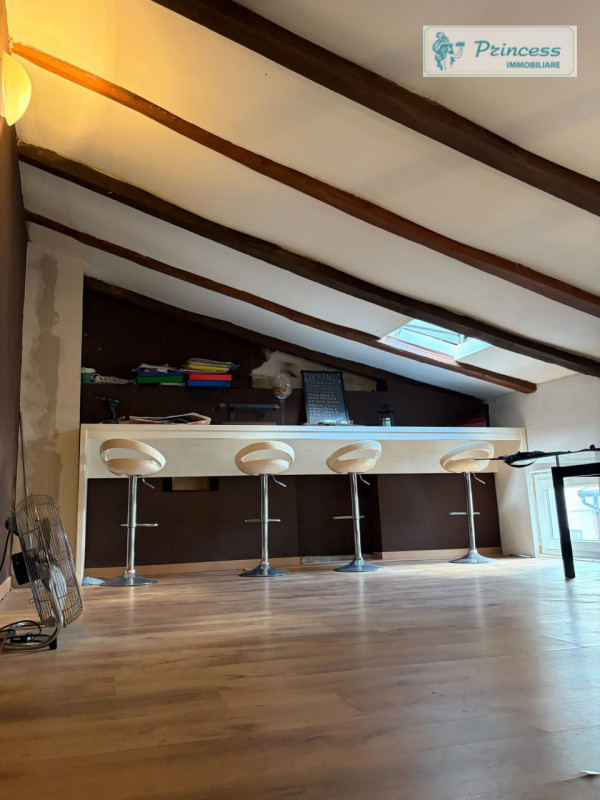 In vendita a Torrebelvicino, vi presentiamo una splendida casa a schiera, completamente ristruttu...