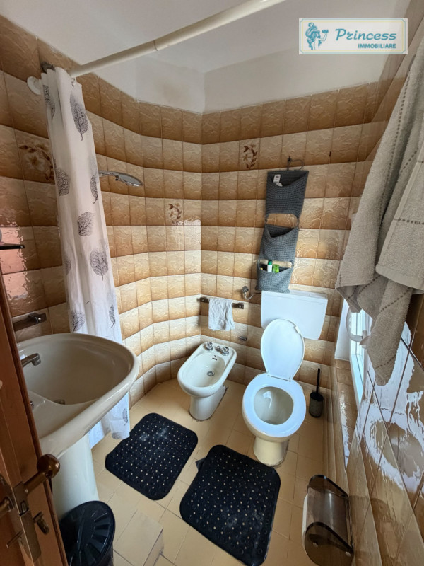 In vendita a Torrebelvicino, vi presentiamo una splendida casa a schiera, completamente ristruttu...