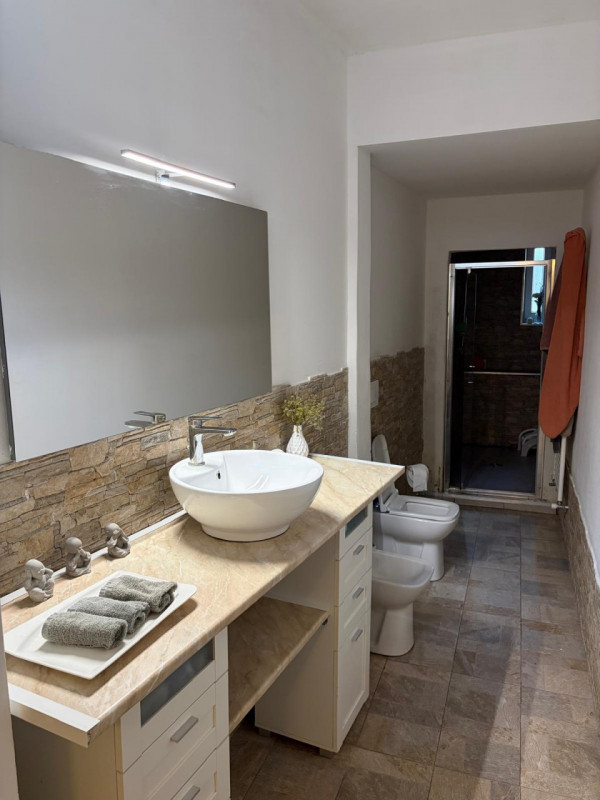 In vendita a Torrebelvicino, vi presentiamo una splendida casa a schiera, completamente ristruttu...