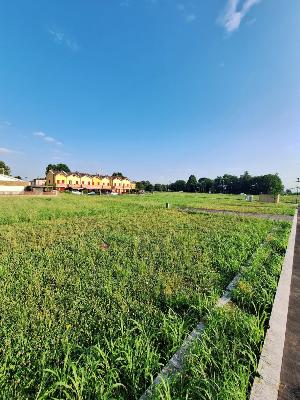 LOTTO EDIFICABILE CON POSSIBILITA' DI REALIZZARE MODERNA PALAZZINA DI APPARTAMENTI A GRUMOLO DELL...