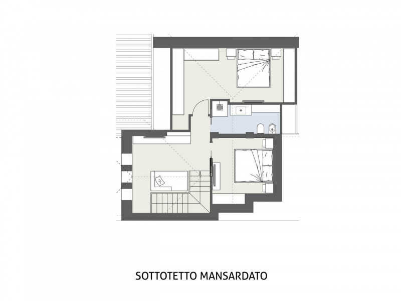 A due passi da Piazza Carli proponiamo, in esclusiva, uno splendido attico mansardato frutto di u...
