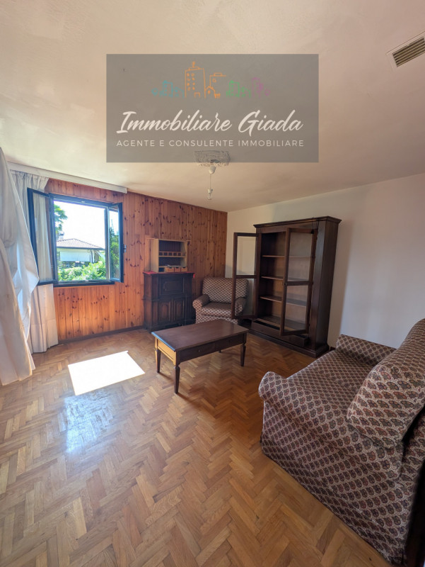 L’IMMOBILIARE GIADA vi propone in vendita questa interessante casa indipendente costruita a metà ...