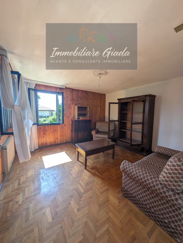 L’IMMOBILIARE GIADA vi propone in vendita questa interessante casa indipendente costruita a metà ...