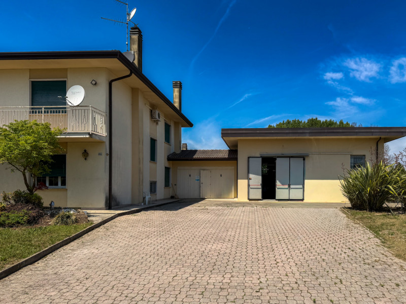 (Pe INFO Vittorio 3517343301) Proponiamo in affitto una spaziosa porzione di bifamiliare situata ...