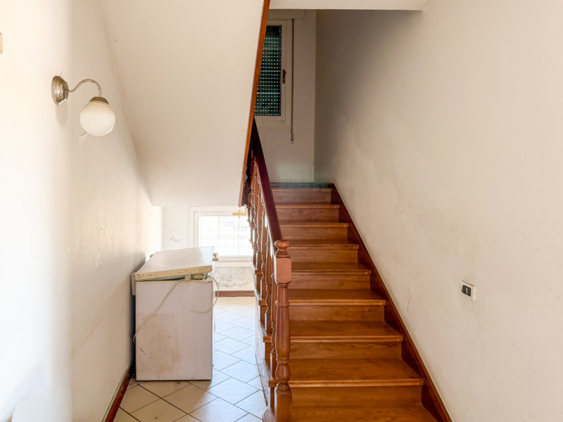 (Pe INFO Vittorio 3517343301) Proponiamo in affitto una spaziosa porzione di bifamiliare situata ...