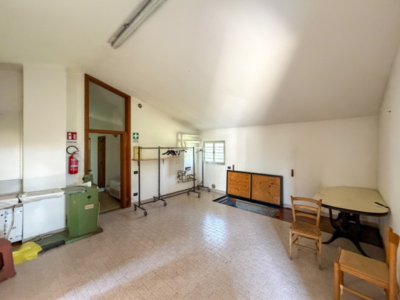 (Pe INFO Vittorio 3517343301) Proponiamo in affitto una spaziosa porzione di bifamiliare situata ...