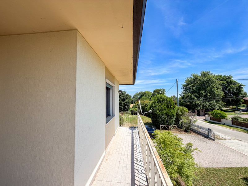(Pe INFO Vittorio 3517343301) Proponiamo in affitto una spaziosa porzione di bifamiliare situata ...
