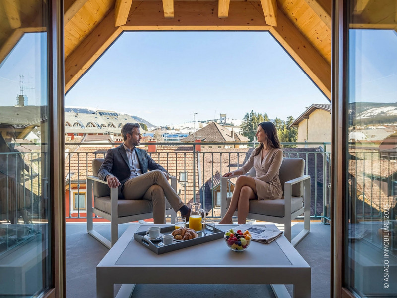 Nel cuore del Corso, dove l’architettura dialoga con la storia della città, prende forma una resi...