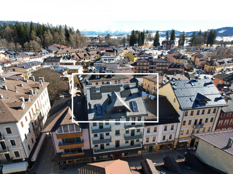 Nel cuore del Corso, dove l’architettura dialoga con la storia della città, prende forma una resi...