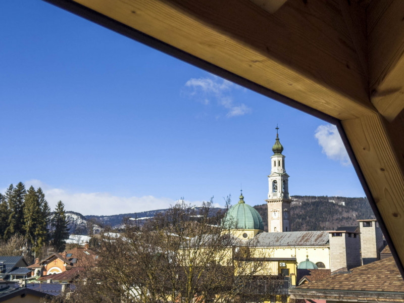 Nel cuore del Corso, dove l’architettura dialoga con la storia della città, prende forma una resi...