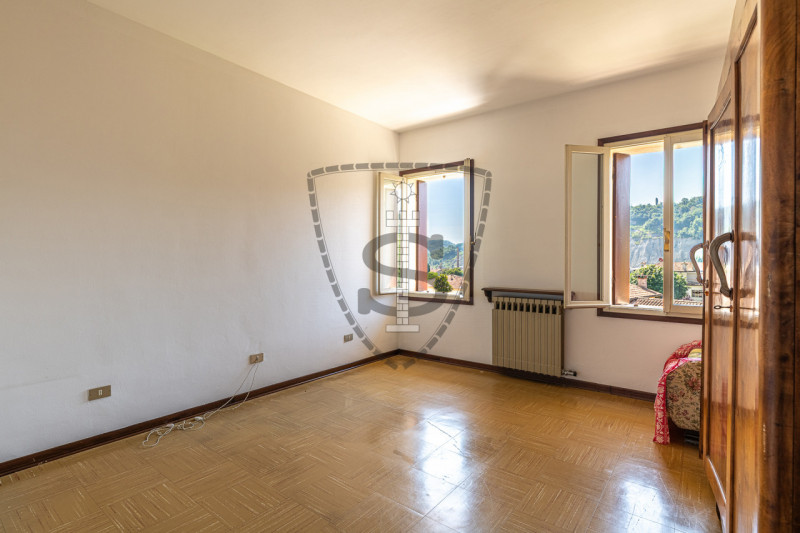 Proponiamo in vendita a Possagno un quadrilocale di 146 mq, ideale per famiglie e persone che cer...