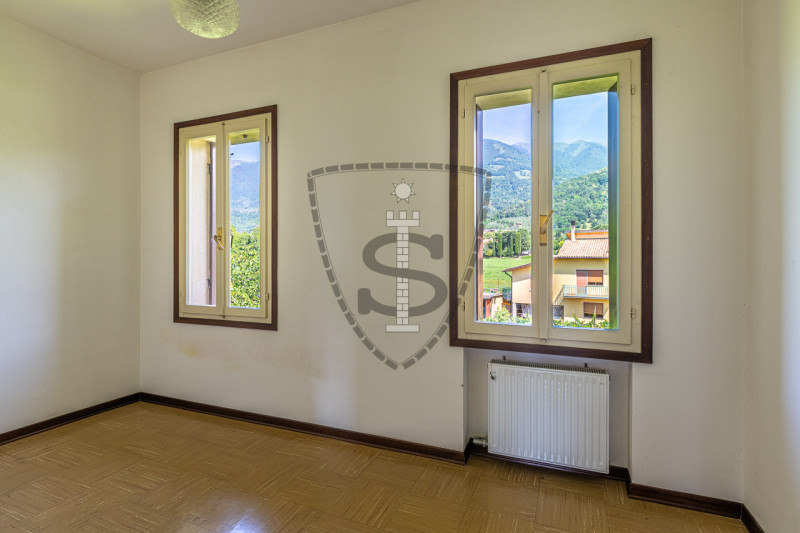 Proponiamo in vendita a Possagno un quadrilocale di 146 mq, ideale per famiglie e persone che cer...