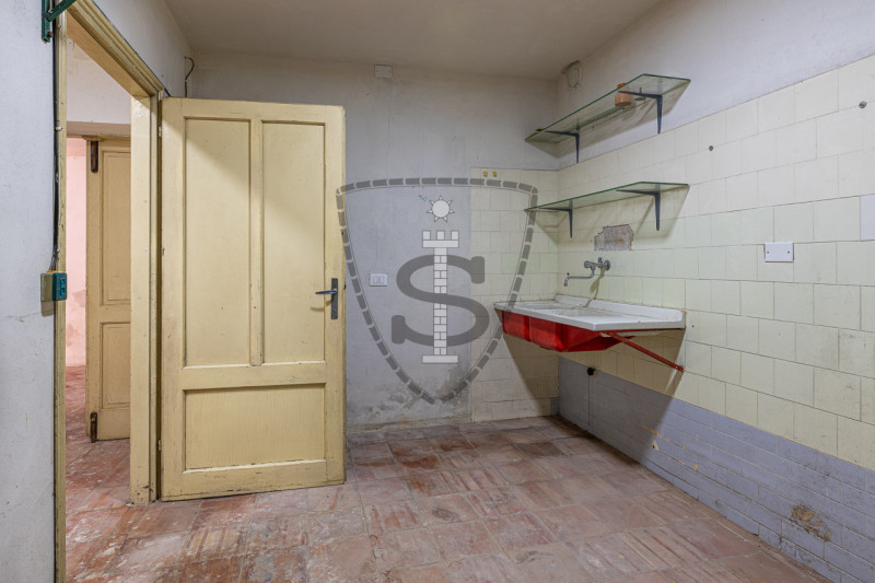 Proponiamo in vendita a Possagno un quadrilocale di 146 mq, ideale per famiglie e persone che cer...