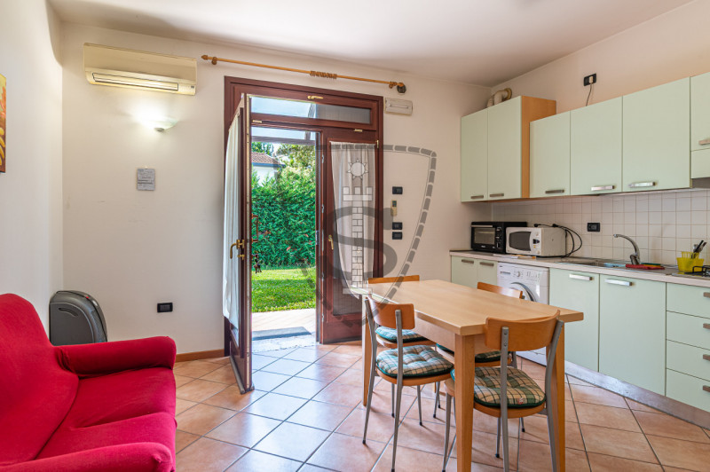 A Villaraspa di Colceresa, in una zona residenziale tranquilla e comoda ai servizi, proponiamo in...