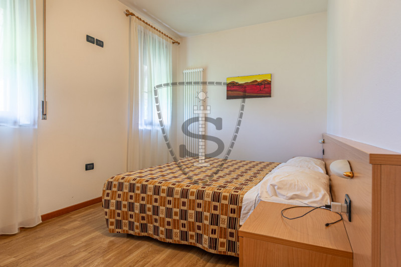 A Villaraspa di Colceresa, in una zona residenziale tranquilla e comoda ai servizi, proponiamo in...