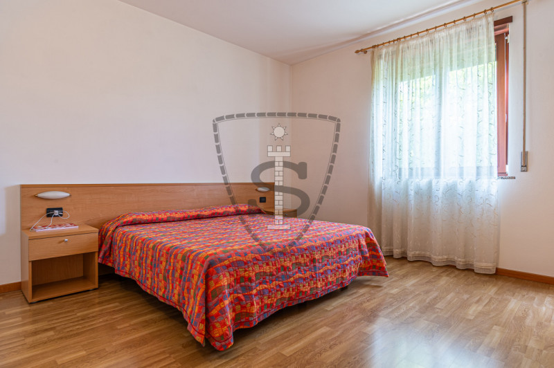 In un contesto tranquillo, proponiamo in vendita un appartamento al piano terra con ingresso indi...