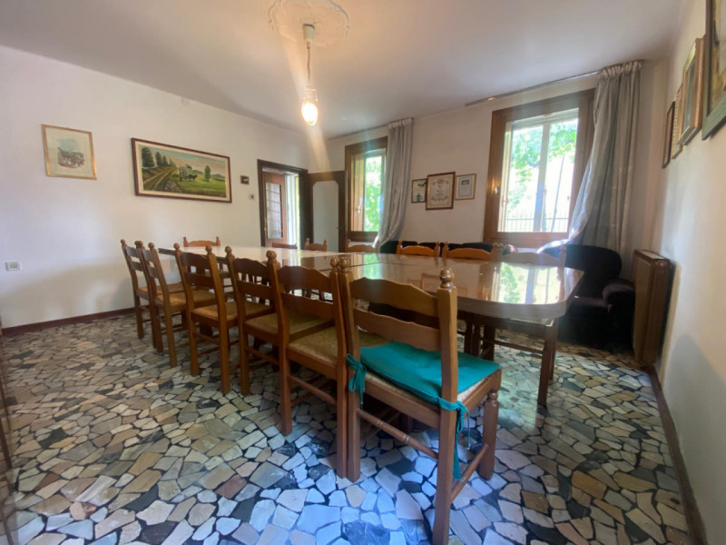 Casa affiancata con dépendance e terreno privato.

Immobile costituito da 2 unità facenti parte d...
