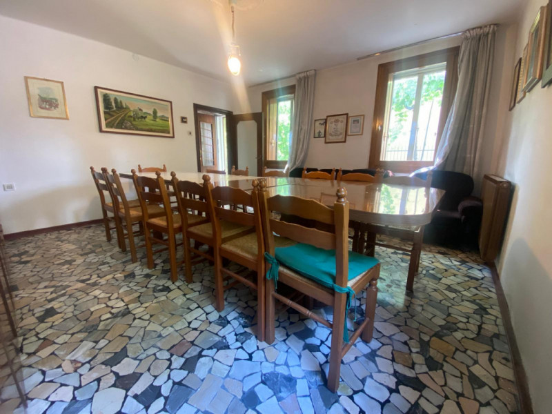 Casa affiancata con dépendance e terreno privato.

Immobile costituito da 2 unità facenti parte d...