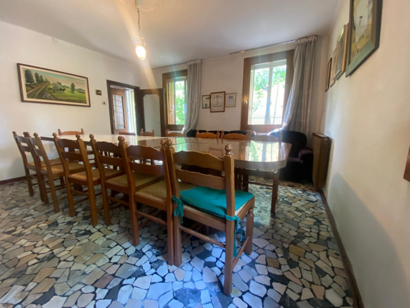 Casa affiancata con dépendance e terreno privato.

Immobile costituito da 2 unità facenti parte d...