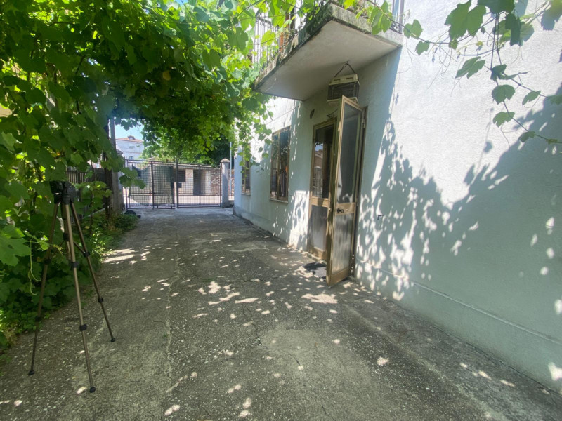 Casa affiancata con dépendance e terreno privato.

Immobile costituito da 2 unità facenti parte d...