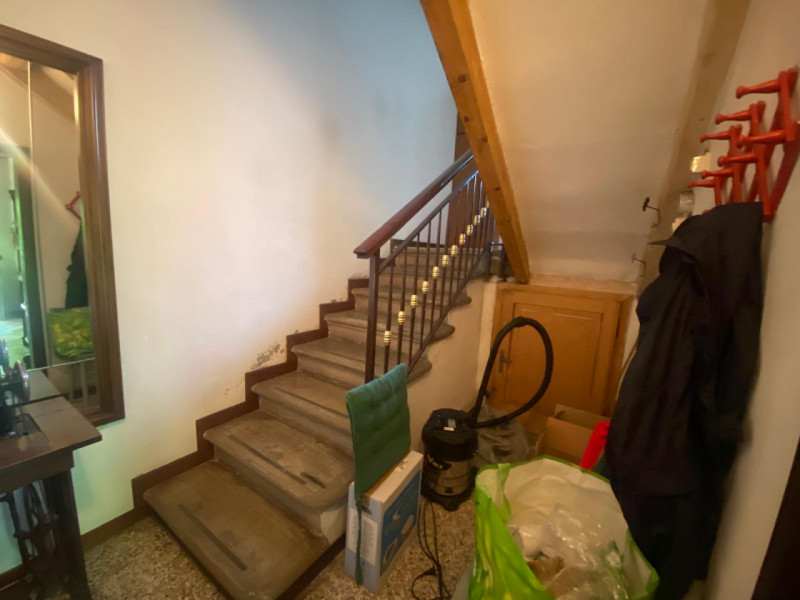Casa affiancata con dépendance e terreno privato.

Immobile costituito da 2 unità facenti parte d...