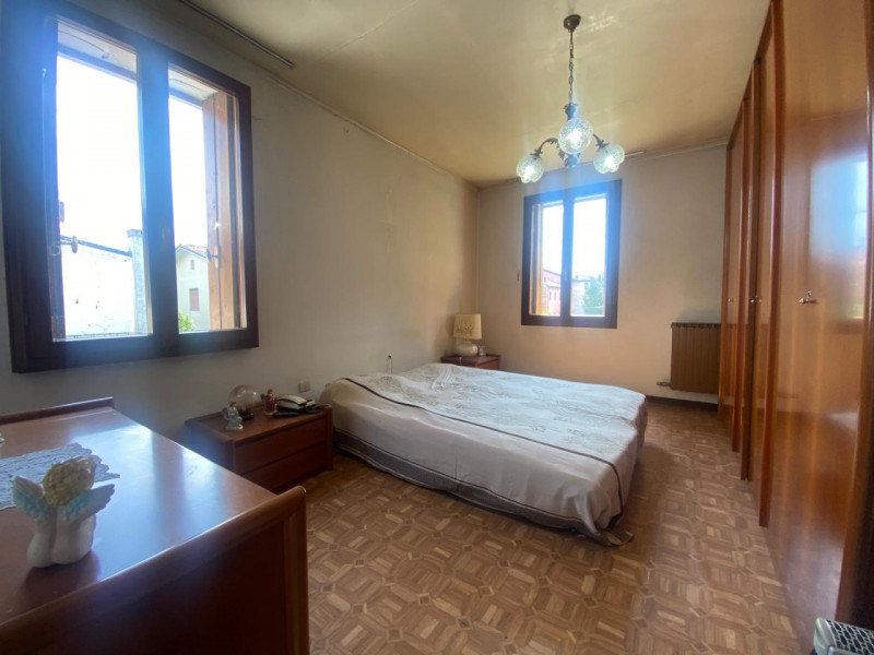 Casa affiancata con dépendance e terreno privato.

Immobile costituito da 2 unità facenti parte d...
