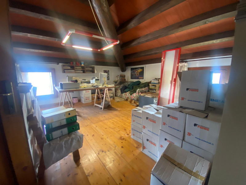 Casa affiancata con dépendance e terreno privato.

Immobile costituito da 2 unità facenti parte d...
