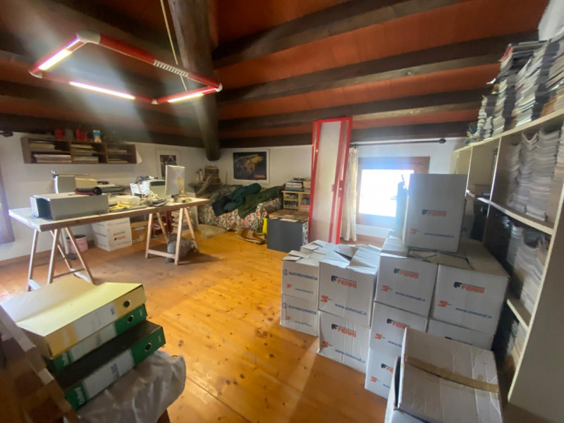 Casa affiancata con dépendance e terreno privato.

Immobile costituito da 2 unità facenti parte d...