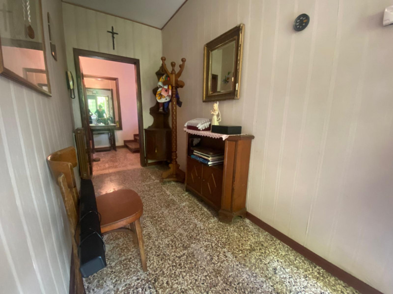 Casa affiancata con dépendance e terreno privato.

Immobile costituito da 2 unità facenti parte d...