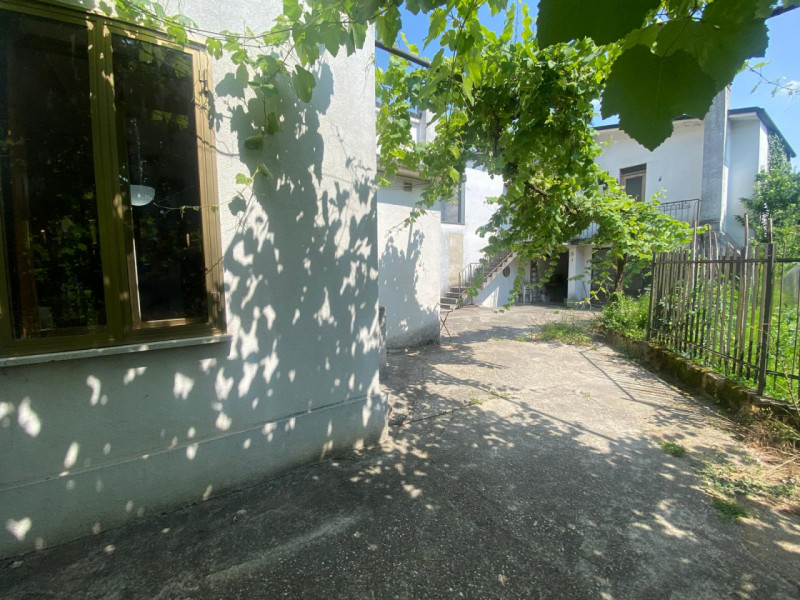 Casa affiancata con dépendance e terreno privato.

Immobile costituito da 2 unità facenti parte d...