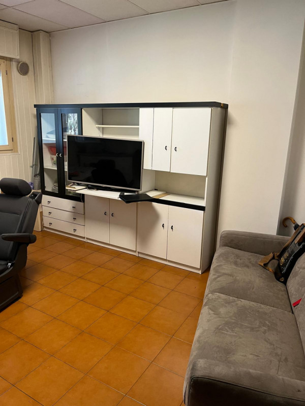 SAN LAZZARO:
CLASSE E Epgl,nren 130,34 KWh/mq anno
In tranquillo quartiere residenziale, comodo a...