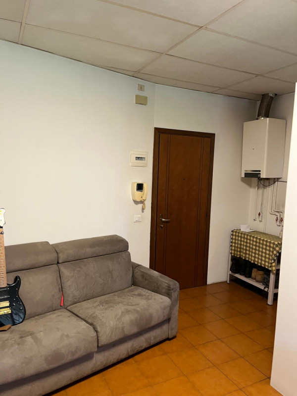 SAN LAZZARO:
CLASSE E Epgl,nren 130,34 KWh/mq anno
In tranquillo quartiere residenziale, comodo a...