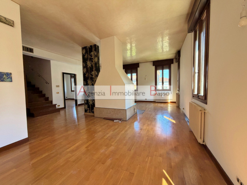 PADOVA ZONA SAN GIUSEPPE. Nel tranquillo e residenziale quartiere di San Giuseppe a Padova, propo...