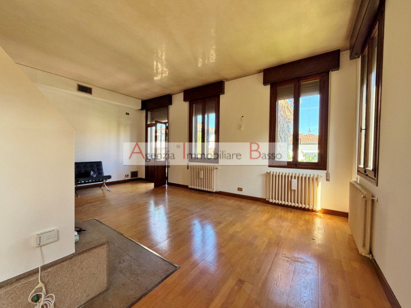 PADOVA ZONA SAN GIUSEPPE. Nel tranquillo e residenziale quartiere di San Giuseppe a Padova, propo...