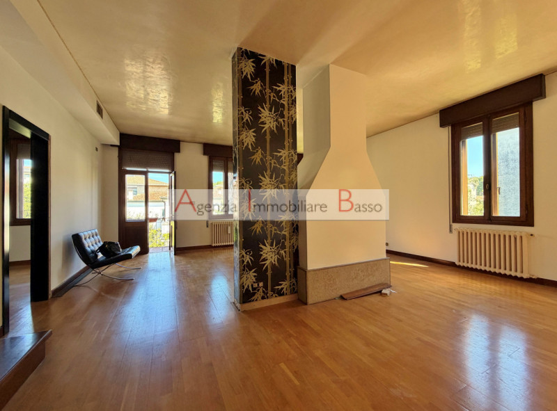 PADOVA ZONA SAN GIUSEPPE. Nel tranquillo e residenziale quartiere di San Giuseppe a Padova, propo...