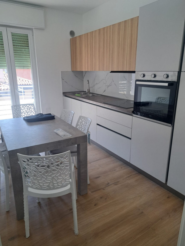 VENEZIA MESTRE BISSUOLA SU PALAZZINA RISTRTTURATA E APPARTAMENTO COMPLETAMENTE RISTRUTTURATO A NU...