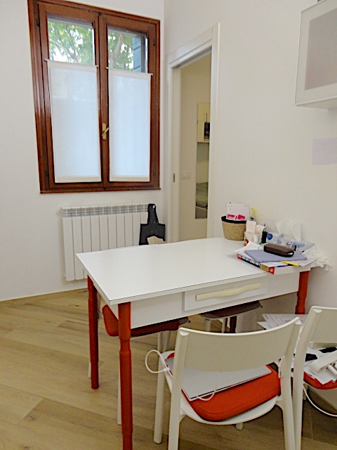 In uno stabile elegante all'inizio di via Belzoni sarà disponibile dal 1 agosto un bellissimo bif...