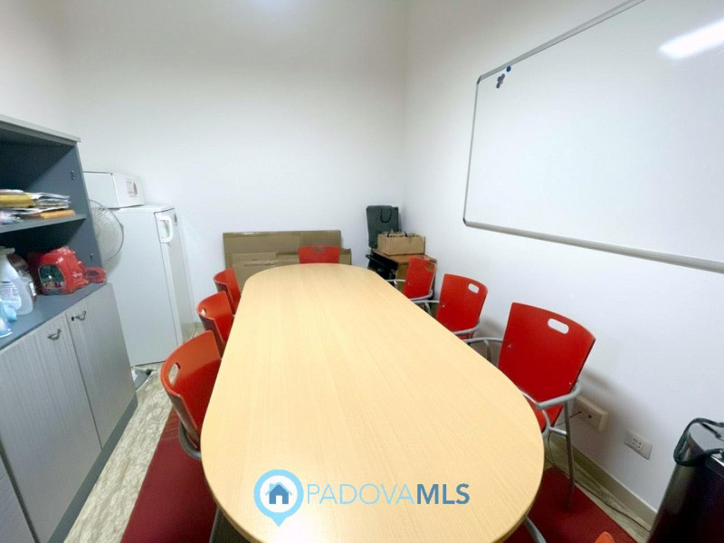 Immobile in esclusiva al Gruppo Padova MLS

Scopri questa opportunità di investimento nel cuore d...