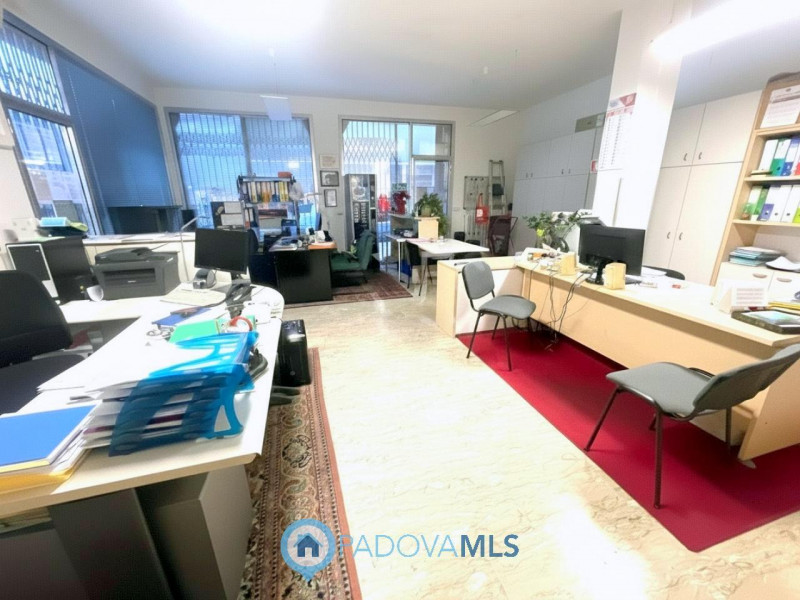 Immobile in esclusiva al Gruppo Padova MLS

Scopri questa opportunità di investimento nel cuore d...